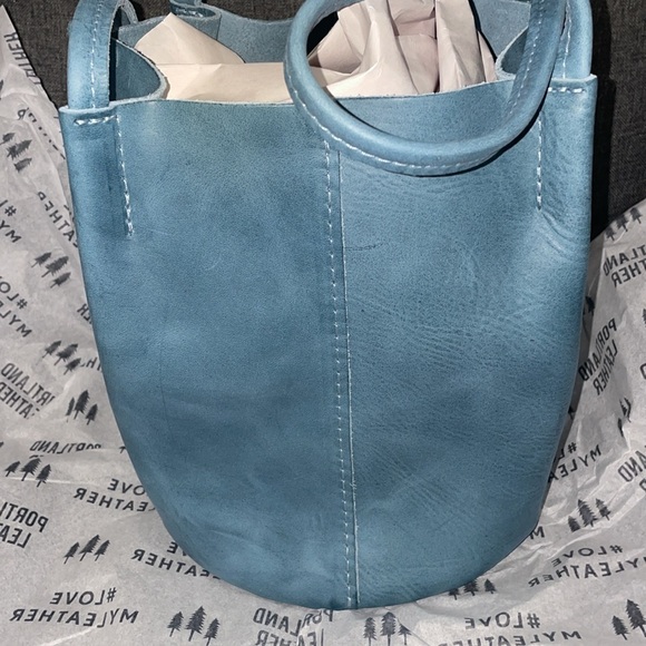 Portland Leather Aqua Classic Devan Bucket Tote - Picture 4 of 12